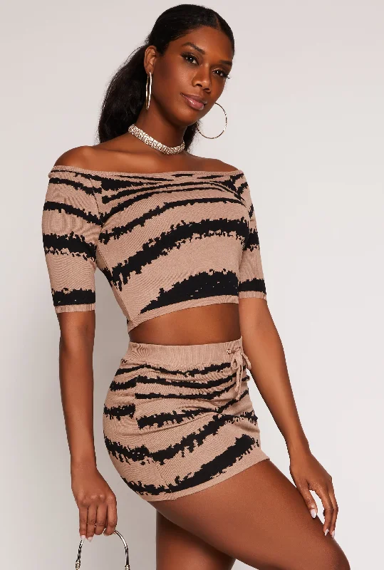Printed Off the Shoulder Crop Top Front Pockets Side Pockets Patch Pockets