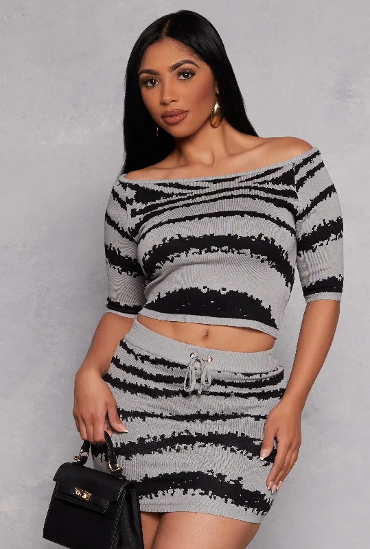 Printed Off the Shoulder Crop Top Welt Pockets Slit Pockets Flap Pockets